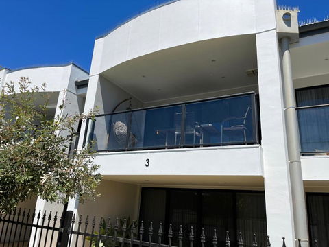 Moana Seaside Retreat - 2 Bedroom, Spa , Living Area & Pet Friendly - Hervey Bay Accommodation 3