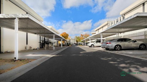 Modern 2-Bedroom Townhouse Near DFO & RMIT - Hervey Bay Accommodation 2
