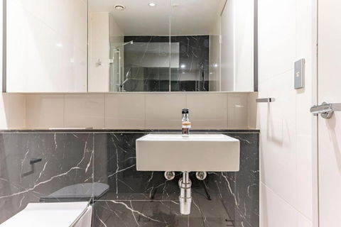 Modern 2B With Loft Bed Parking Central Mascot - Tourism Hervey Bay 1