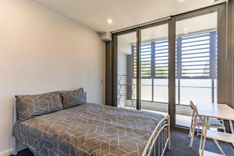 Modern 2B With Loft Bed Parking Central Mascot - Tourism Hervey Bay 2