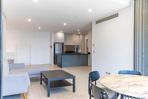 Modern 2B With Loft Bed Parking Central Mascot - Tourism Hervey Bay 3