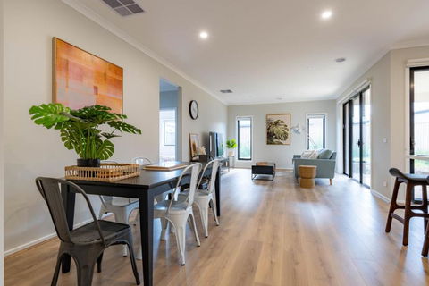 Modern 5bedrooms Clyde Home - Hervey Bay Accommodation 1