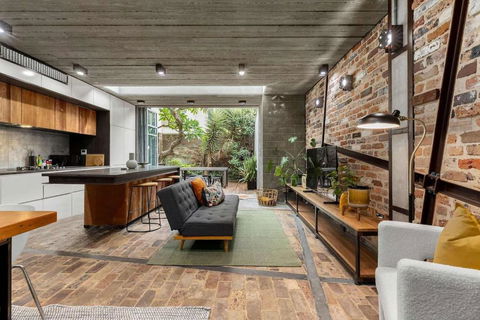 Modern & Stylish 3BR In Redfern - Tourism Hervey Bay 0