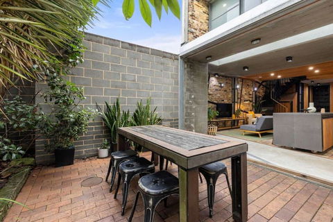 Modern & Stylish 3BR In Redfern - Tourism Hervey Bay 3