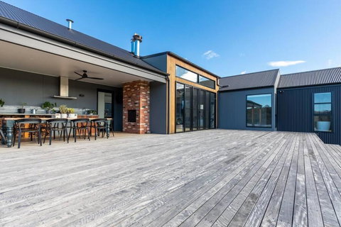 Modern Farmhouse - Hervey Bay Accommodation 0