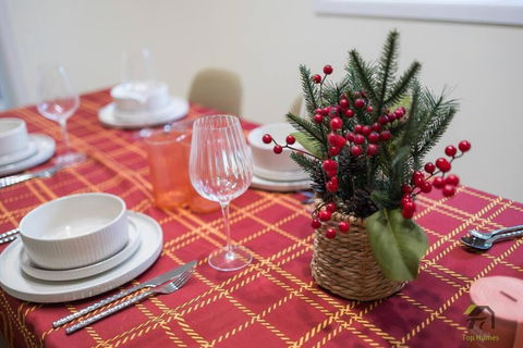 Modern Four-bedroom House In Castle Hill - Hervey Bay Accommodation 0