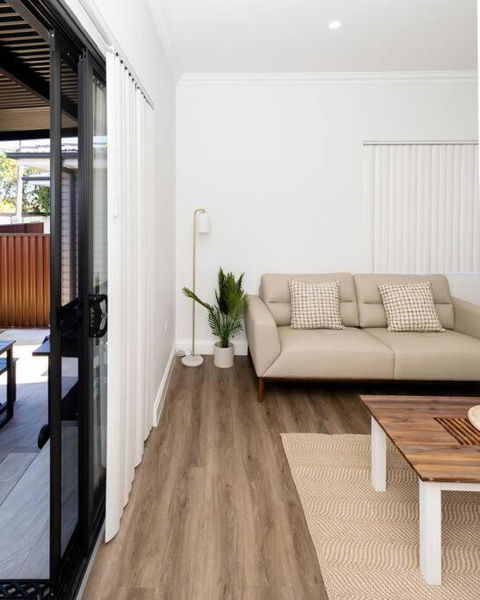 Modern Home In The Heart Of Bankstown - Tourism Hervey Bay 0