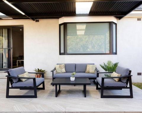 Modern Home In The Heart Of Bankstown - Tourism Hervey Bay 1