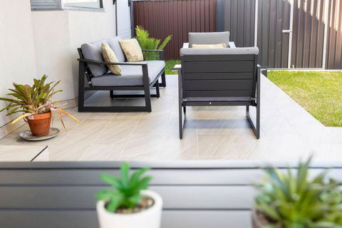 Modern Home In The Heart Of Bankstown - Tourism Hervey Bay 2
