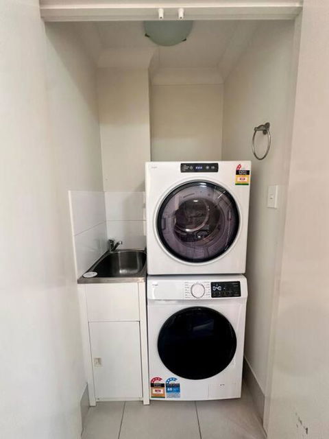 Modern Homely Townhouse With Pool Access & Free WIFI - Tourism Hervey Bay 2