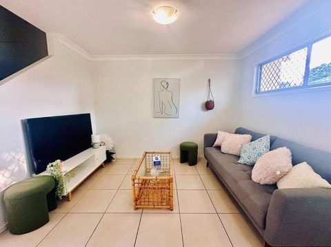 Modern Homely Townhouse With Pool Access & Free WIFI - Tourism Hervey Bay 3
