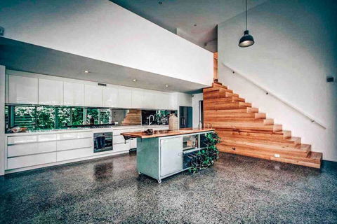 Modern House Close To CBD & Adelaide Oval - Tourism Hervey Bay 0