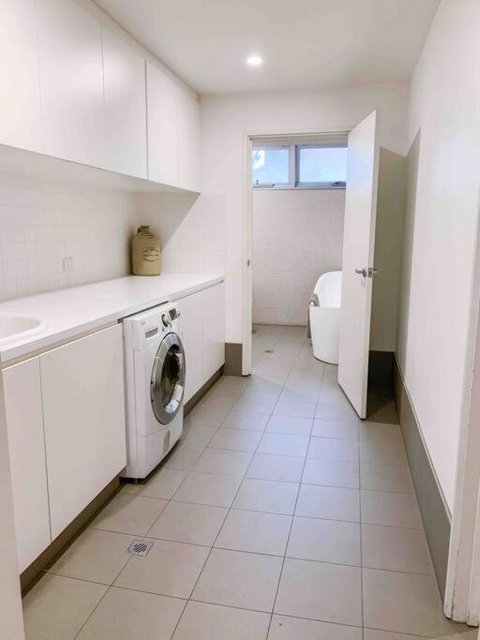 Modern House Close To CBD & Adelaide Oval - Tourism Hervey Bay 2