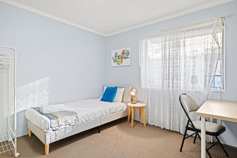 Modern Private Single Room - Centrally Located At Liverpool - Shared Bathroom - Tourism Hervey Bay 0