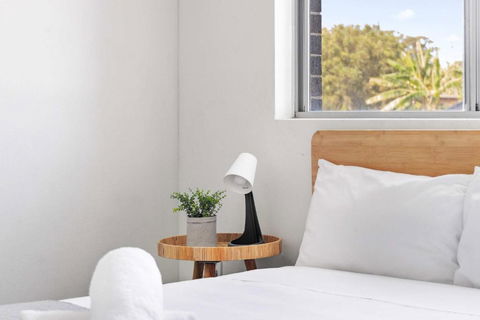Modern Queen Room - Private Spot At Revesby - Shared Bathroom - Tourism Hervey Bay 1