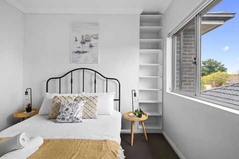 Modern Queen Room - Private Spot At Revesby - Shared Bathroom - Tourism Hervey Bay 3