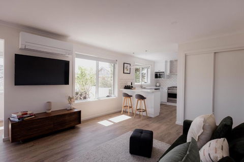 Modern Refurbished Unit In Charming Bellerive - Hervey Bay Accommodation 2