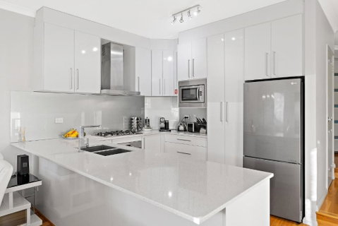 Modern Scarborough Townhouse - Tourism Hervey Bay 3