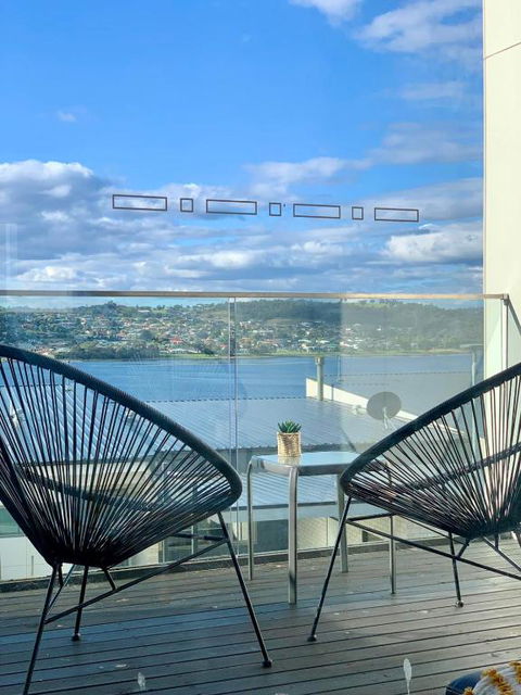 Modern Villa With Water View - Hervey Bay Accommodation 2