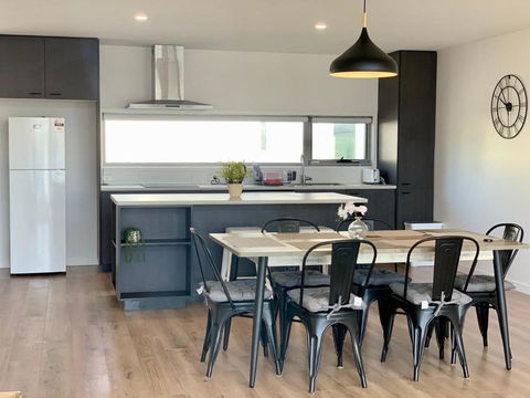 Modern Villa With Water View - Hervey Bay Accommodation 1