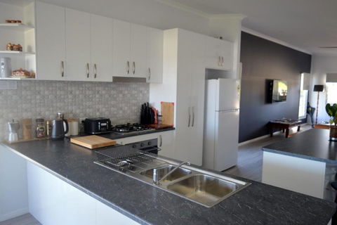 Monaro House - Hervey Bay - Hervey Bay Accommodation 3