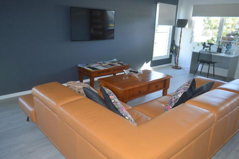 Monaro House - Hervey Bay - Hervey Bay Accommodation 2