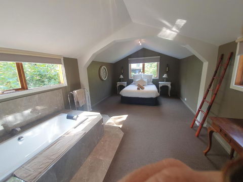 Montrose Barn House - Tourism Hervey Bay 0