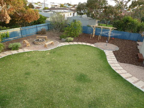 Moonta Bay Stylish Large Home 3 Min Walk From Beach And Jetty - Hervey Bay Accommodation 3