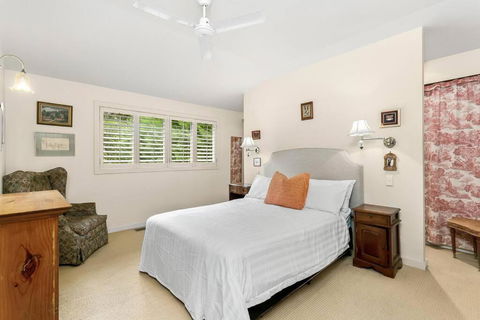 MUS14 - 2 Bedroom Apartment - Muston Street, Mosman - Hervey Bay Accommodation 2