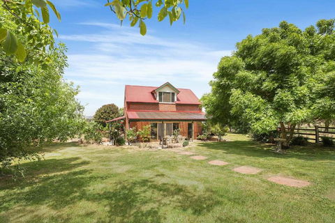 Mount Bolton Retreat - Hervey Bay Accommodation 0