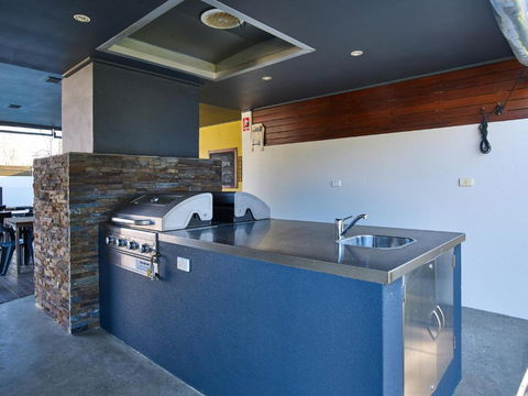 Myrtleford Motel On Alpine - Hervey Bay Accommodation 3