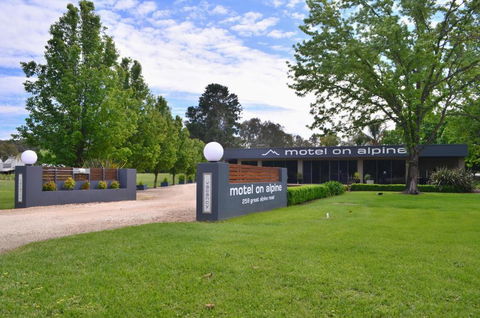Myrtleford Motel On Alpine - Hervey Bay Accommodation 1