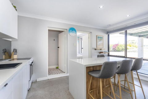 Nautical Nook - EXECUTIVE ESCAPES - Tourism Hervey Bay 0