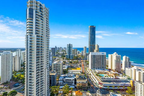 NEW Chevron Ocean Views Central Surfers. - Hervey Bay Accommodation 3