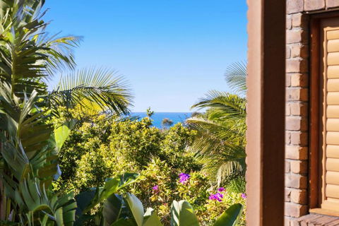 NEW Luxury Angourie Villa! Dream Location, WiFi ++ - Hervey Bay Accommodation 3