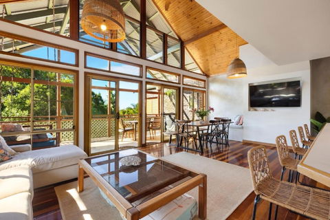 NEW Luxury Angourie Villa! Dream Location, WiFi ++ - Hervey Bay Accommodation 0