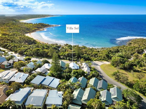 NEW Luxury Angourie Villa! Dream Location, WiFi ++ - Hervey Bay Accommodation 1
