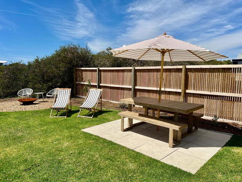 NEW Magpie Sands - 3 Bedroom Home - Downstairs Only, 1 Min Walk To Aldinga Beach - Hervey Bay Accommodation 3