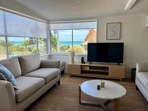 NEW Magpie Sands - 3 Bedroom Home - Downstairs Only, 1 Min Walk To Aldinga Beach - Hervey Bay Accommodation 2
