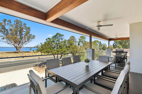 NEW - Sunrise Waters Holiday House - Tourism Hervey Bay 0
