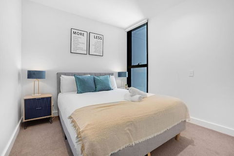 NEW Waterfront Living With Sublime Views 2B1B - Hervey Bay Accommodation 3