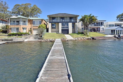 New Property Silverwater Serenity Shores Absolute Waterfront On The Lake - Tourism Hervey Bay 0
