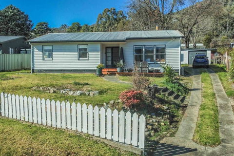 Mount Beauty 3BR Home - Tourism Hervey Bay 0