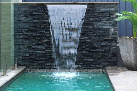 Newtown Vibes With Pool & Parking - Tourism Hervey Bay 0