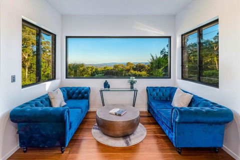 Ninderry Manor-Spectacular Hinterland Retreat - Tourism Hervey Bay 1