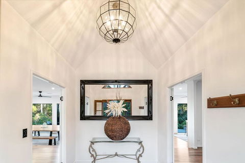 Ninderry Manor-Spectacular Hinterland Retreat - Tourism Hervey Bay 3