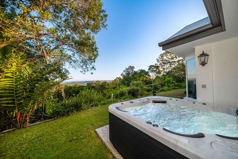 Ninderry Manor-Spectacular Hinterland Retreat - Tourism Hervey Bay 0