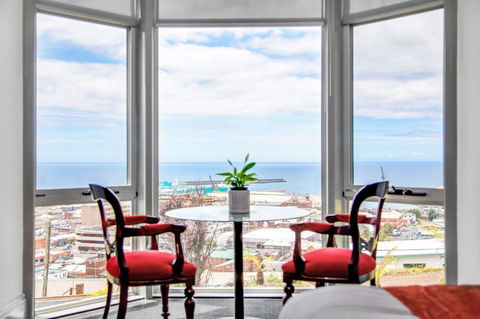 Oakleigh House - Hervey Bay Accommodation 0