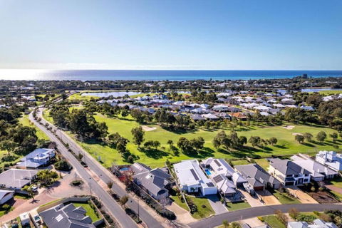 Oakmont Villa Private Escape On Golf Course - Tourism Hervey Bay 1