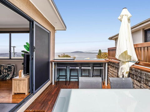 Ocean Breeze - Tourism Hervey Bay 0